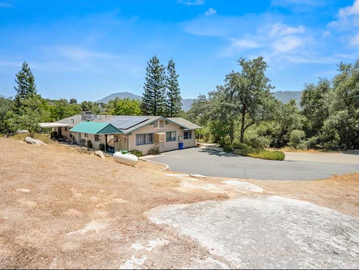 42339 Lulang Ln, Ahwahnee, CA 93601