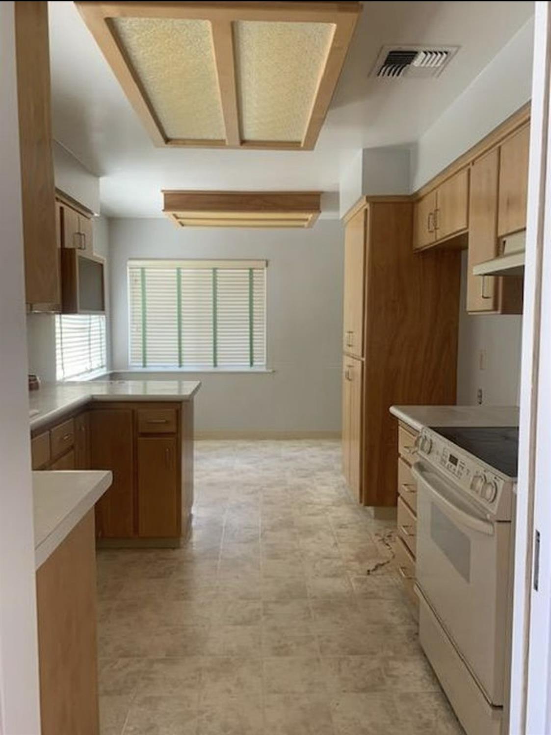 3139 N 7Th St, Fresno, CA 93703