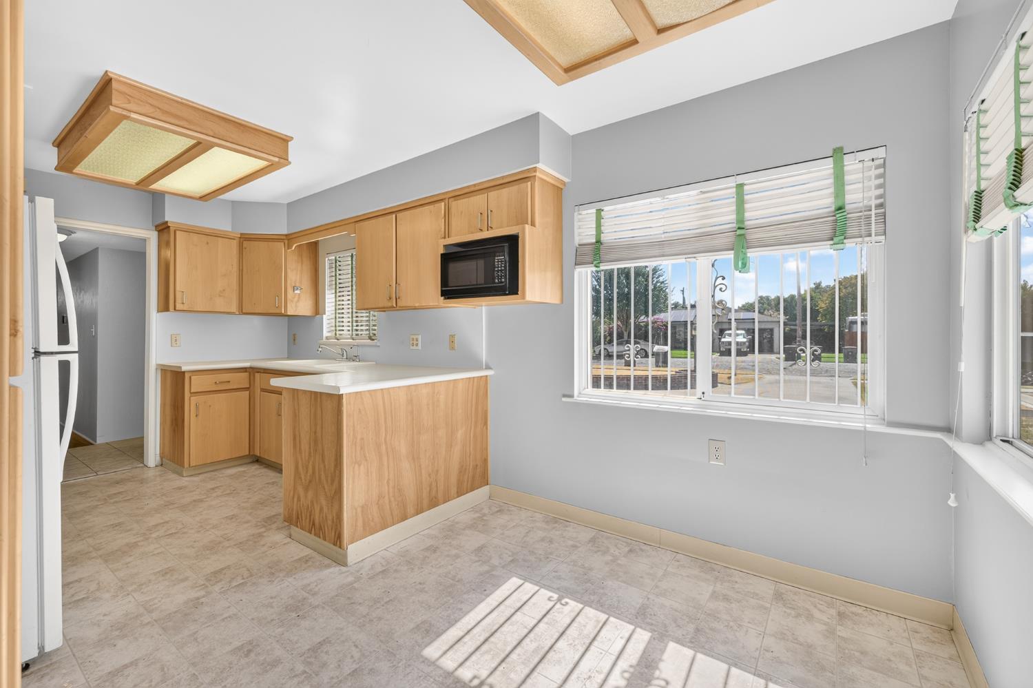 3139 N 7Th St, Fresno, CA 93703