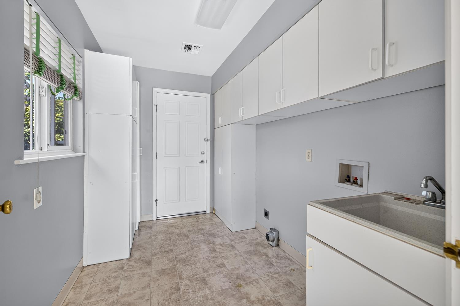 3139 N 7Th St, Fresno, CA 93703