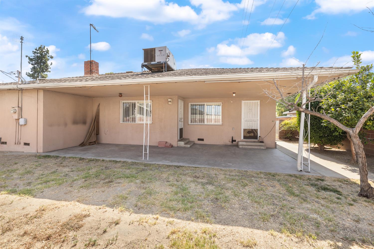 3139 N 7Th St, Fresno, CA 93703