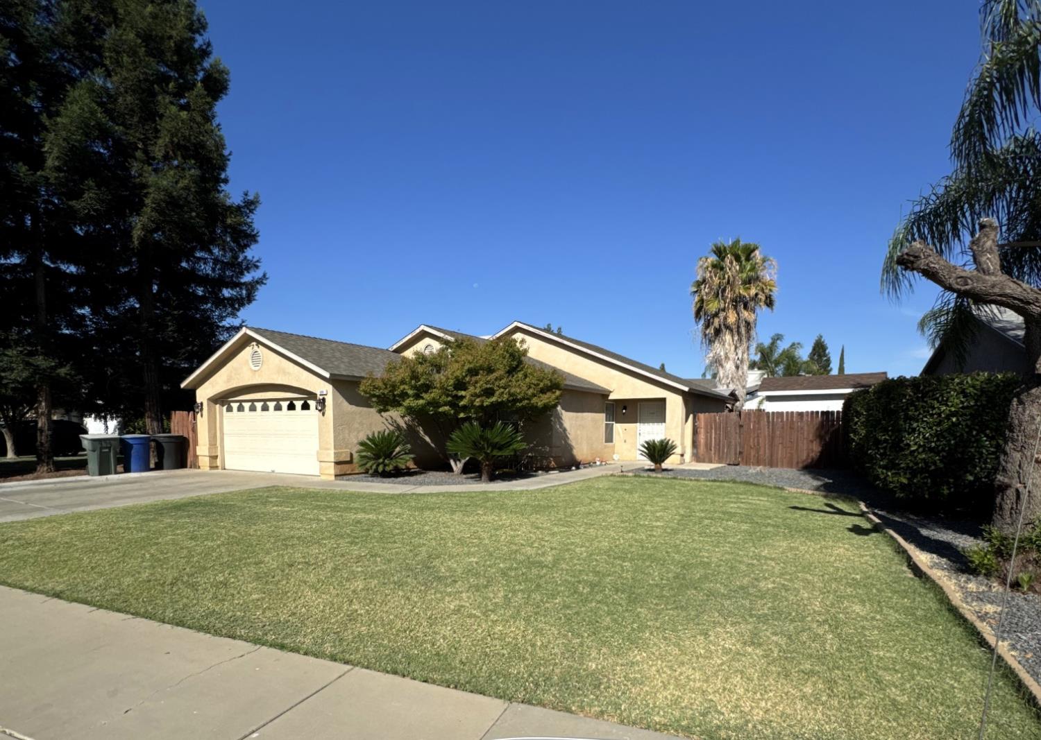 999 Harrison Ave, Sanger, CA 93657