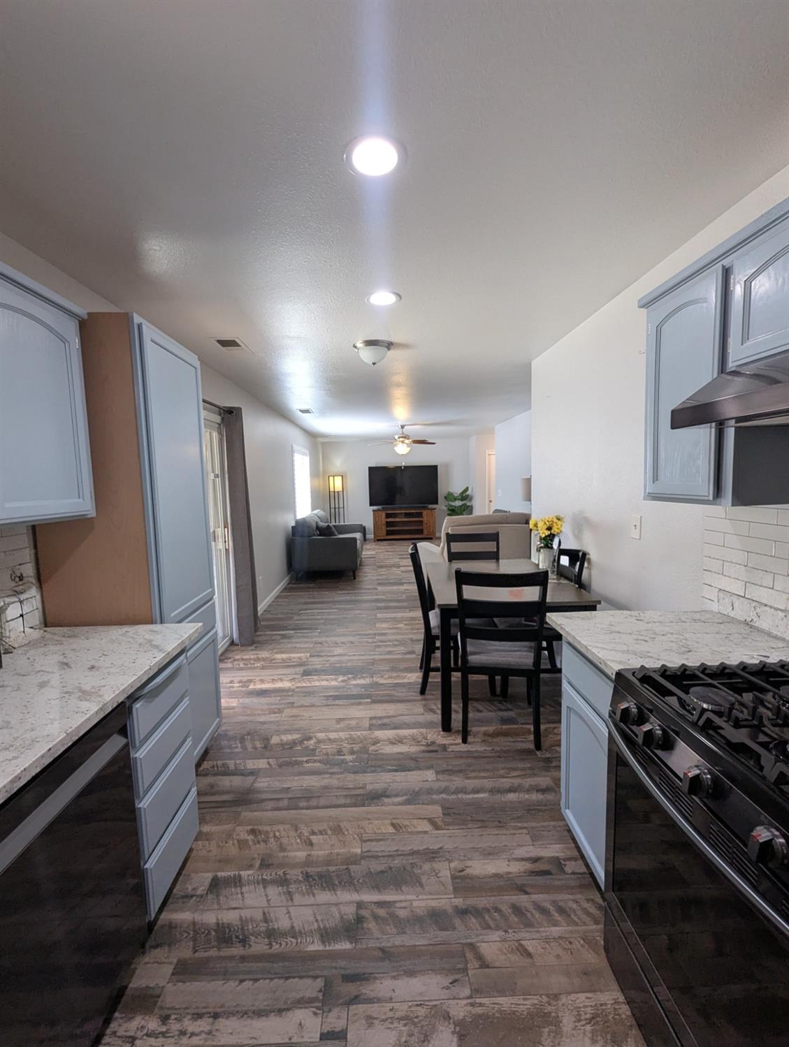 999 Harrison Ave, Sanger, CA 93657
