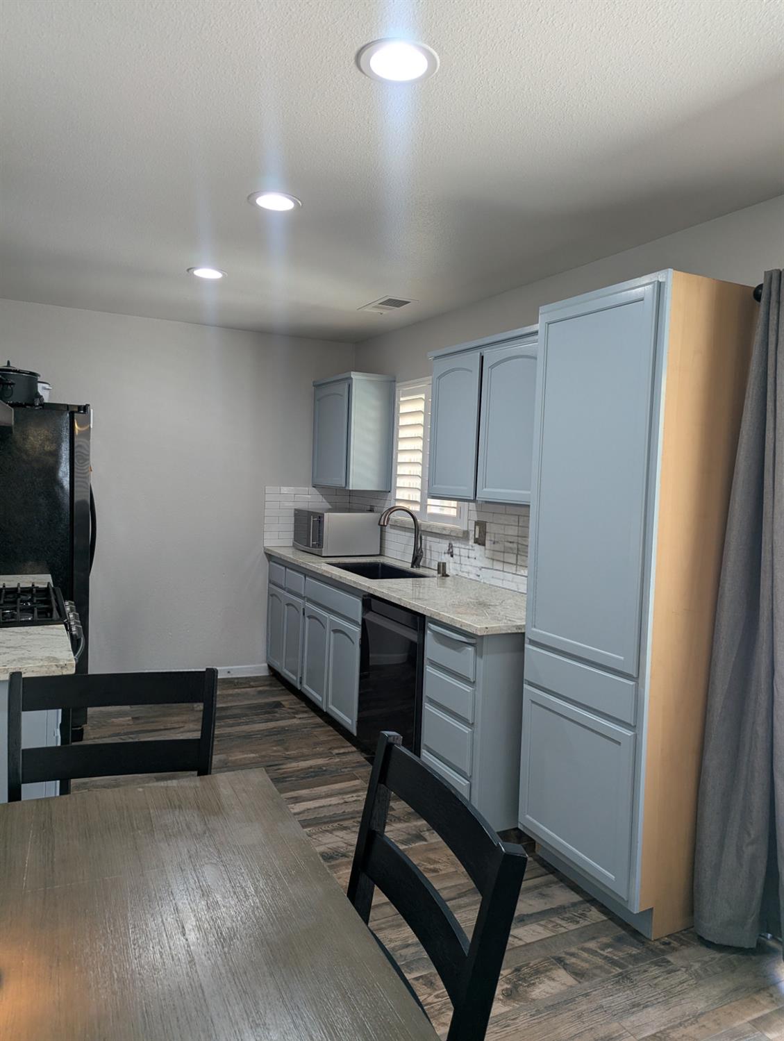 999 Harrison Ave, Sanger, CA 93657