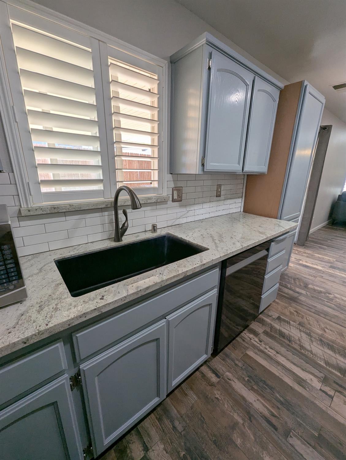 999 Harrison Ave, Sanger, CA 93657