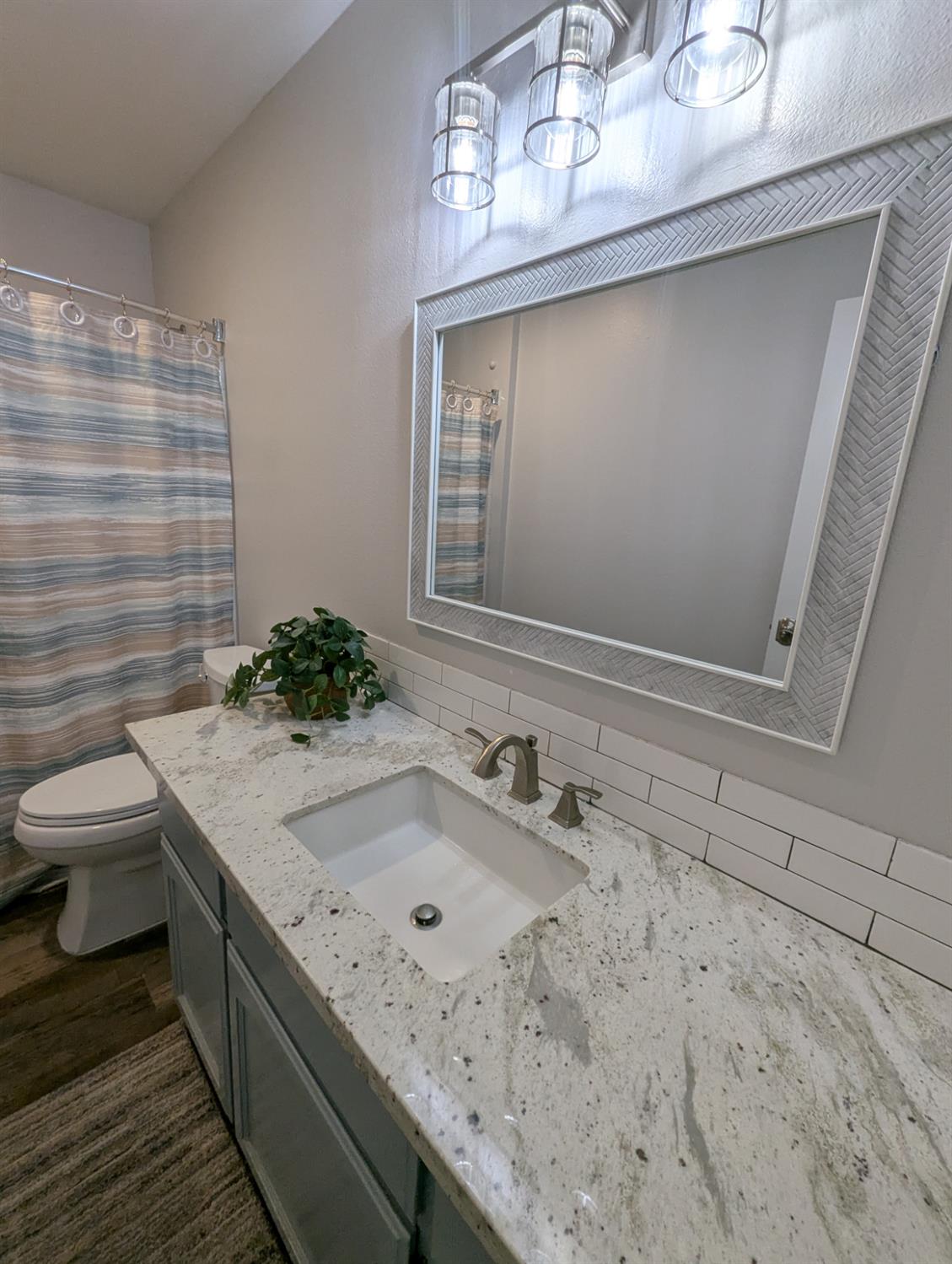 999 Harrison Ave, Sanger, CA 93657