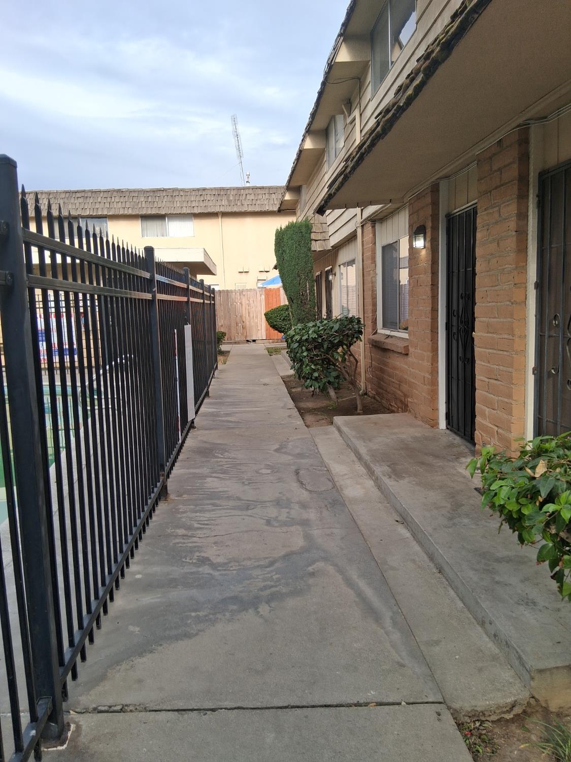 4136 N Thesta St #9, Fresno, CA 93726