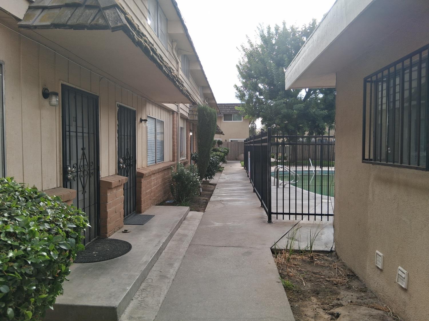 4136 N Thesta St #9, Fresno, CA 93726