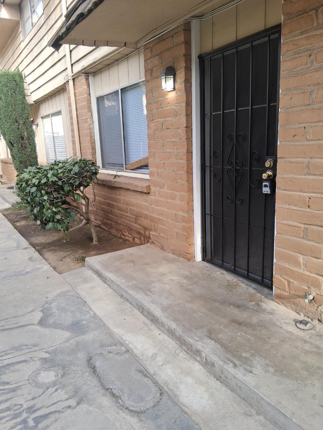 4136 N Thesta St #9, Fresno, CA 93726
