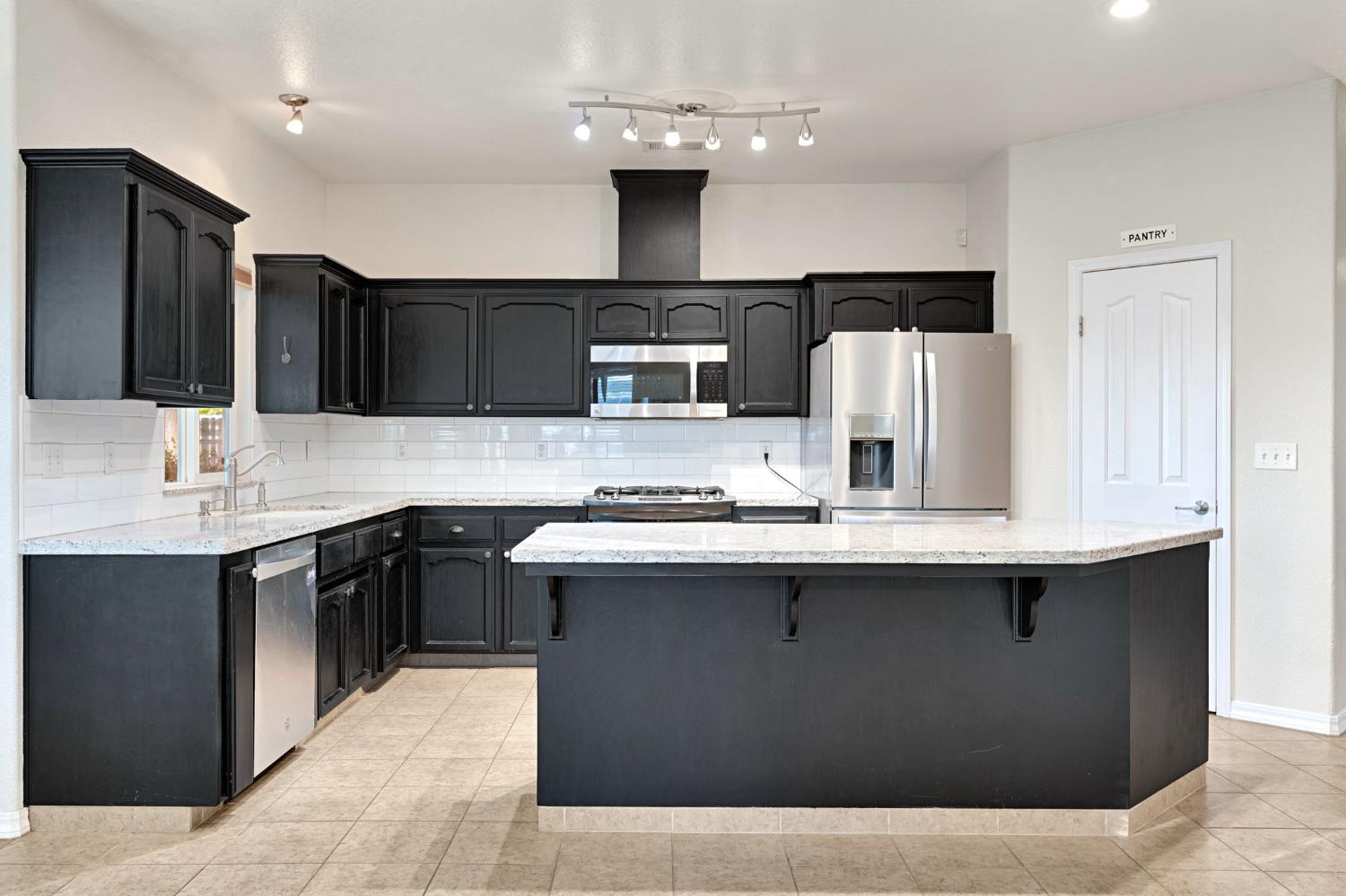 16900 Monreal Rd, Madera, CA 93636