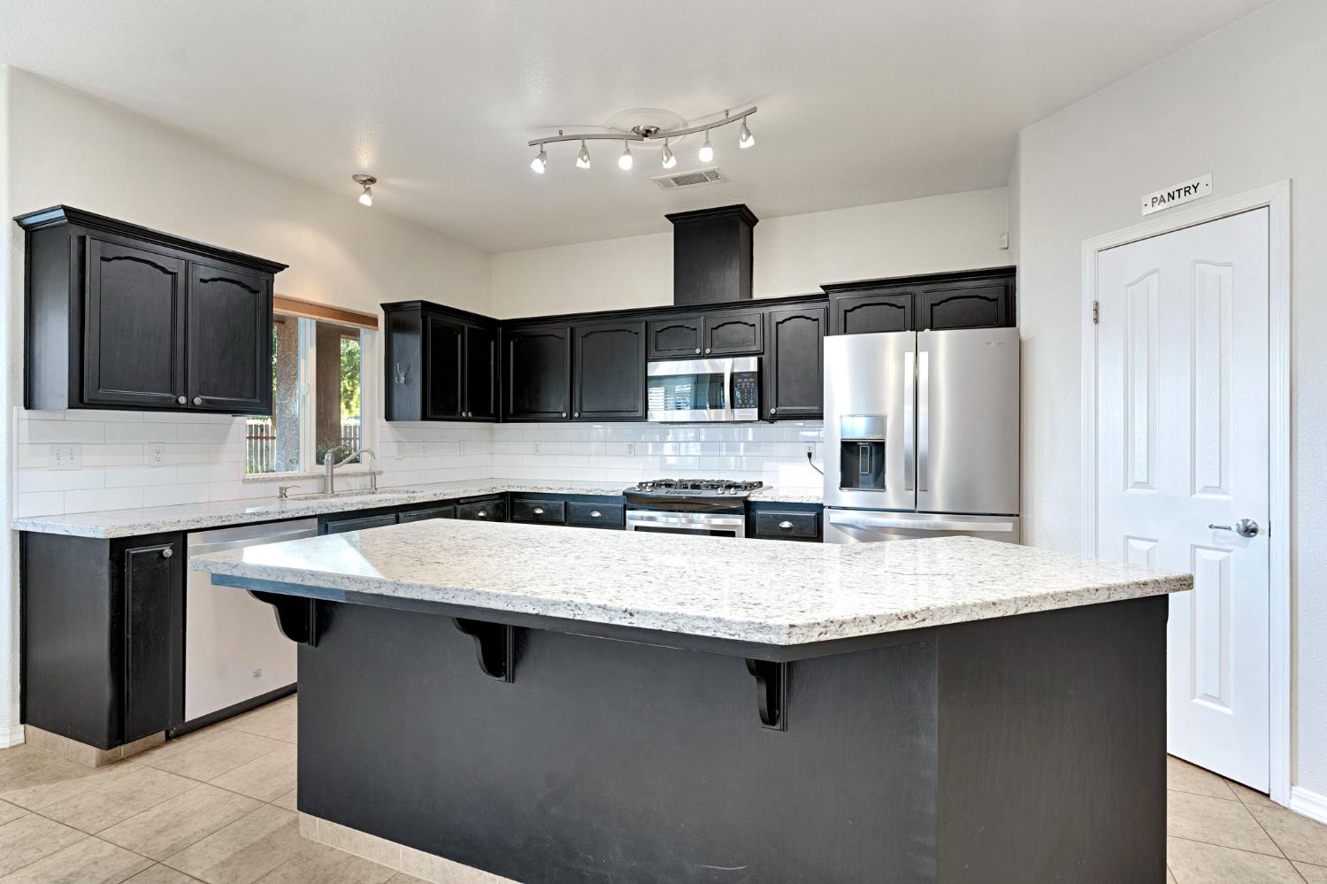 16900 Monreal Rd, Madera, CA 93636