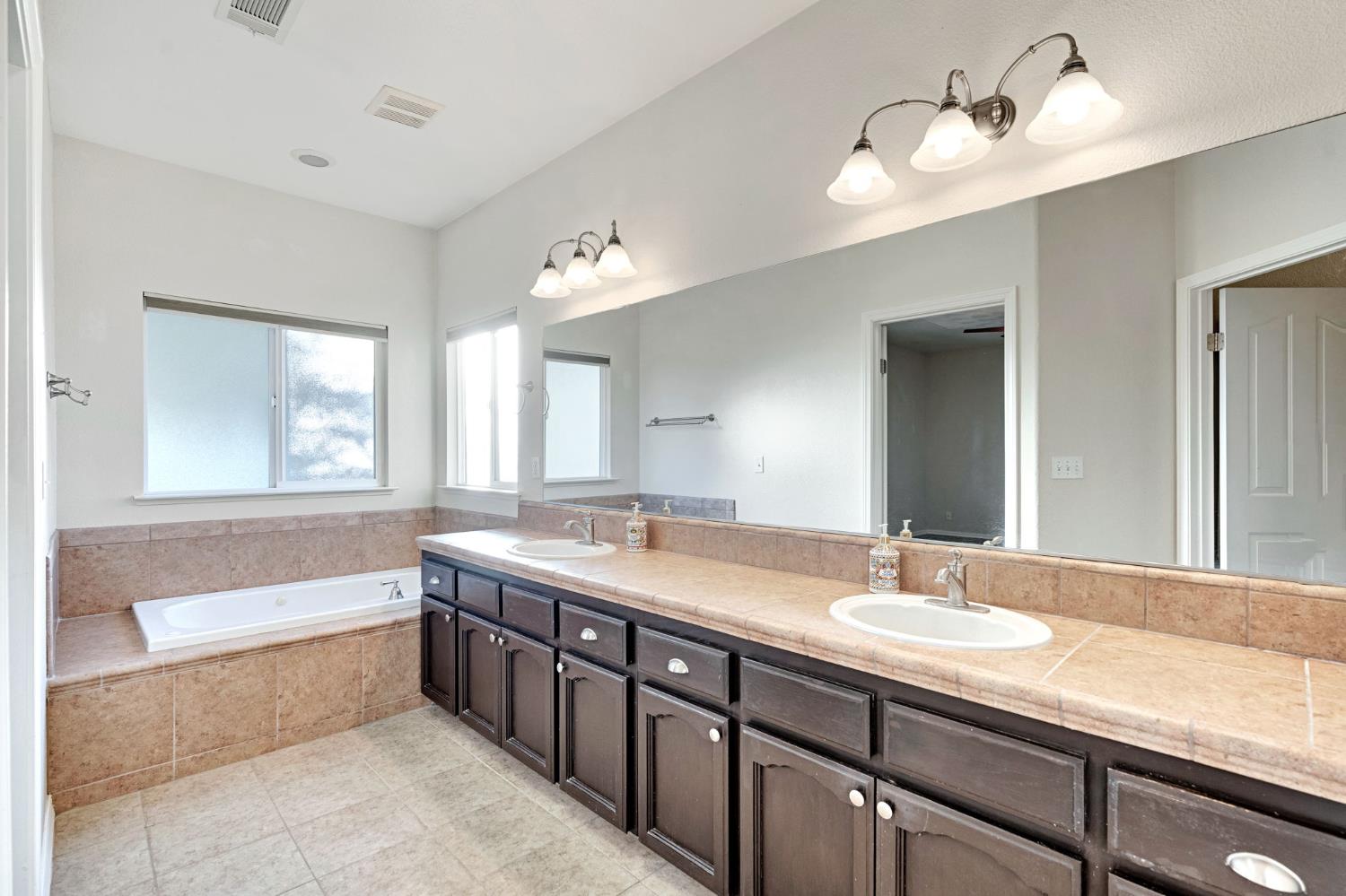 16900 Monreal Rd, Madera, CA 93636