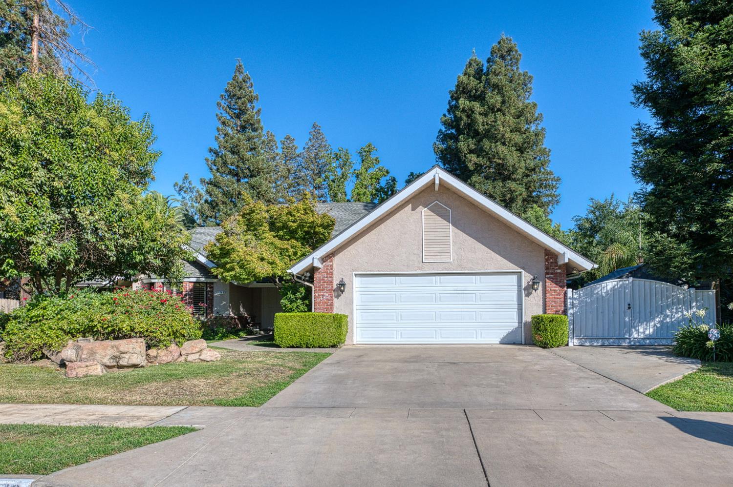 8740 N Fuller Ave, Fresno, CA 93720