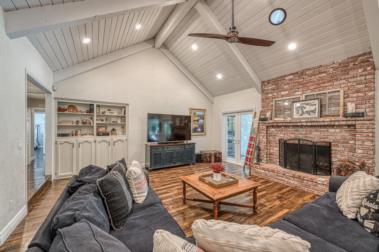 8740 N Fuller Ave, Fresno, CA 93720