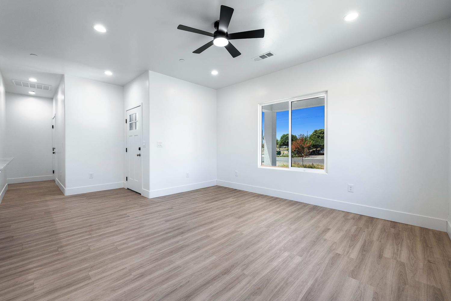502 9Th St, Orange Cove, CA 93646