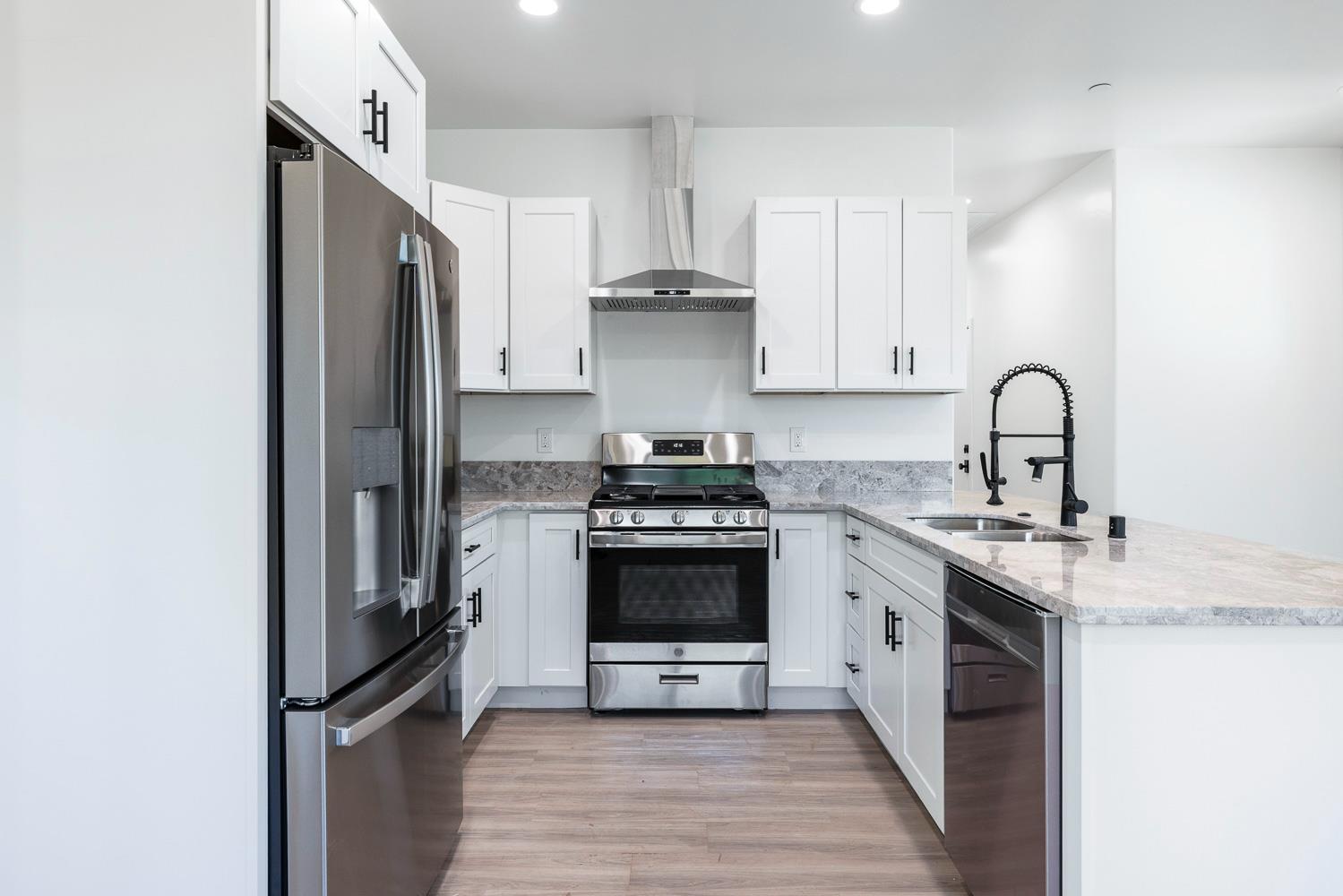 502 9Th St, Orange Cove, CA 93646