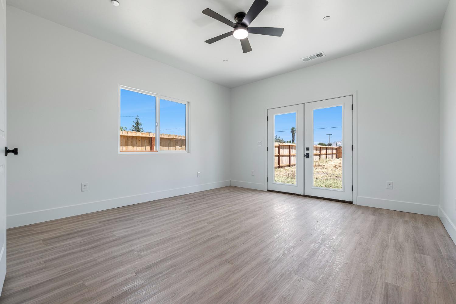 502 9Th St, Orange Cove, CA 93646