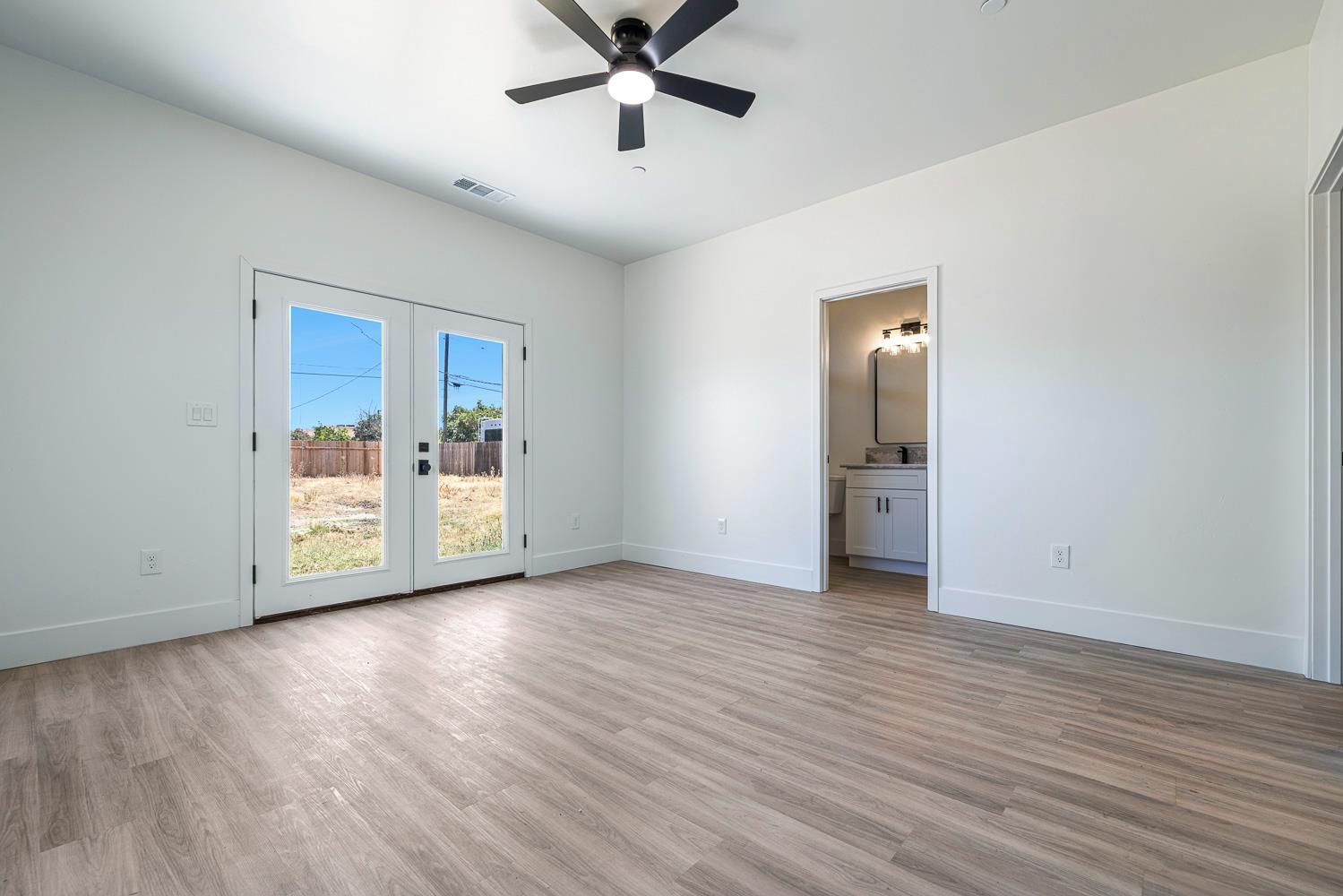 502 9Th St, Orange Cove, CA 93646