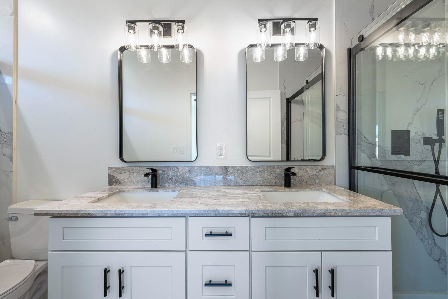 502 9Th St, Orange Cove, CA 93646