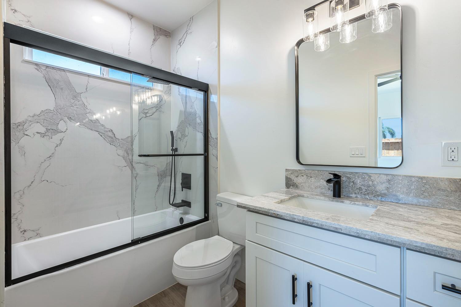 502 9Th St, Orange Cove, CA 93646