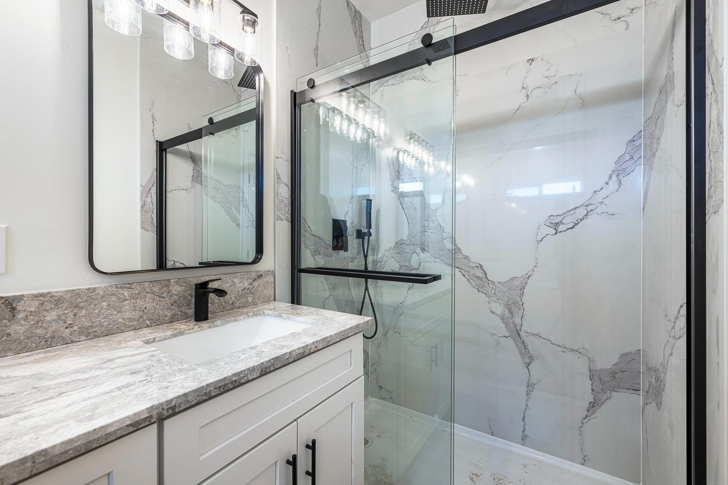 502 9Th St, Orange Cove, CA 93646