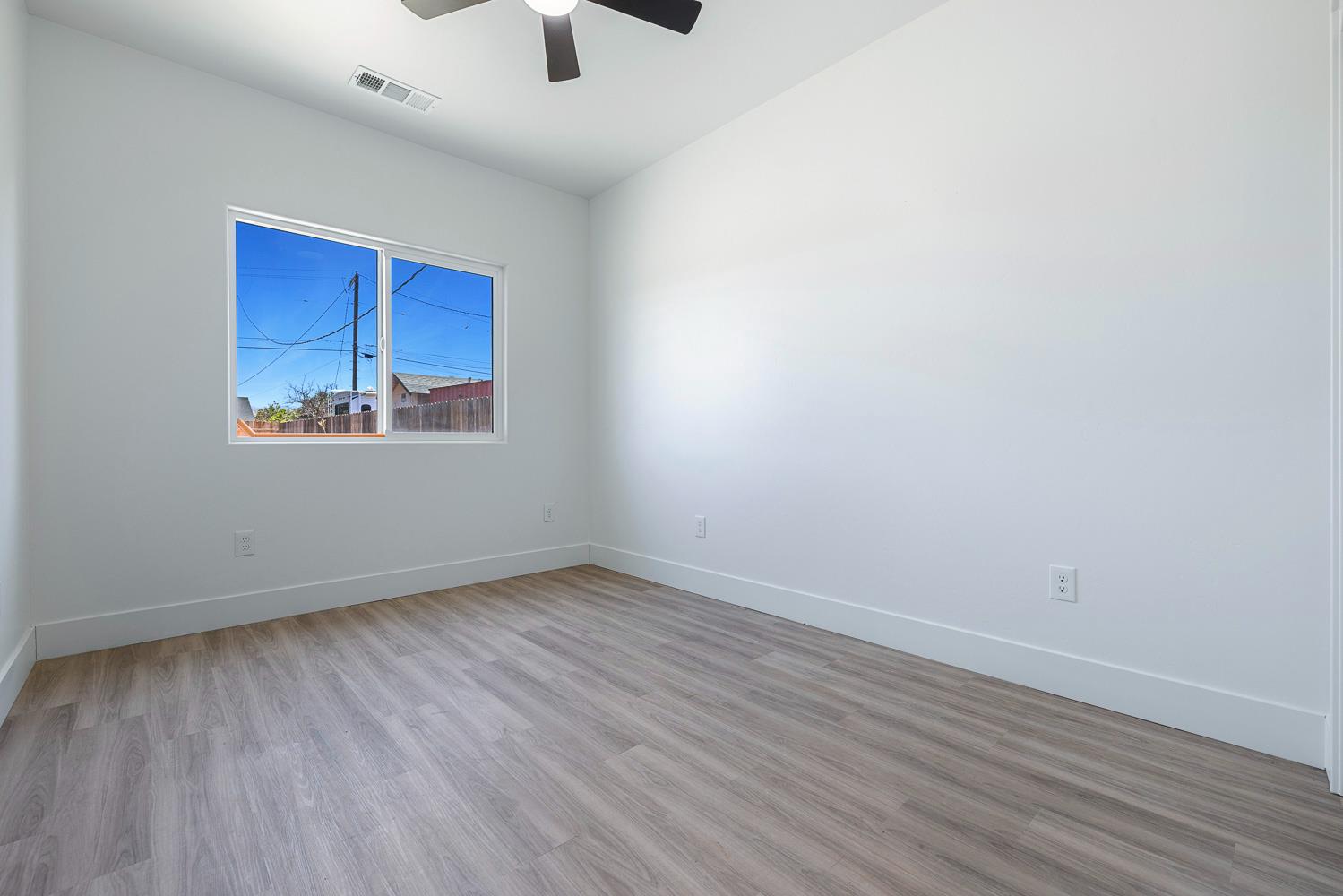 502 9Th St, Orange Cove, CA 93646