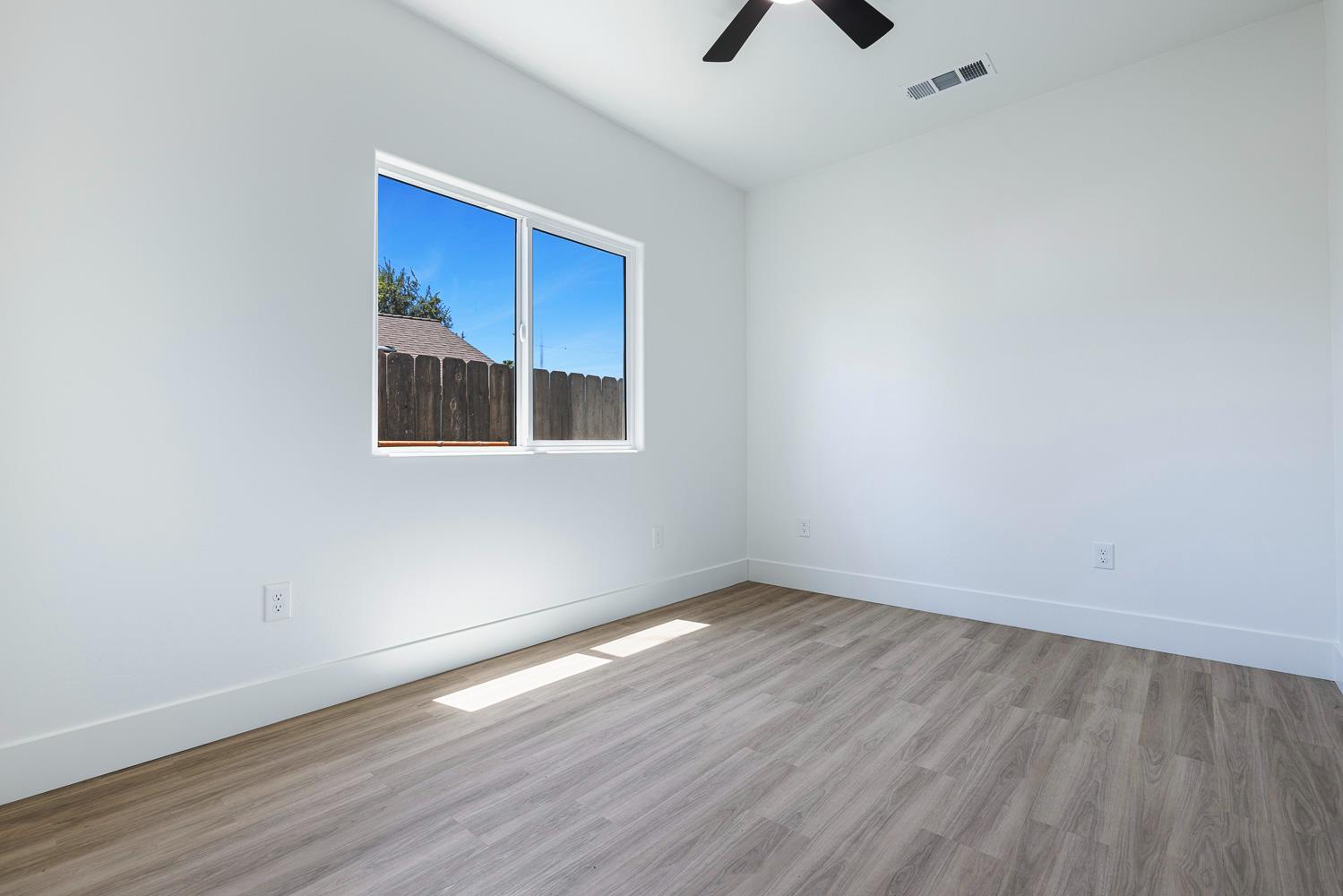 502 9Th St, Orange Cove, CA 93646