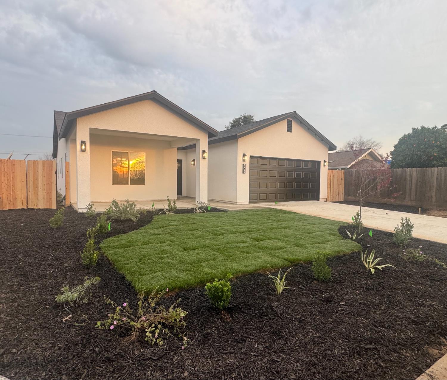 502 9Th St, Orange Cove, CA 93646