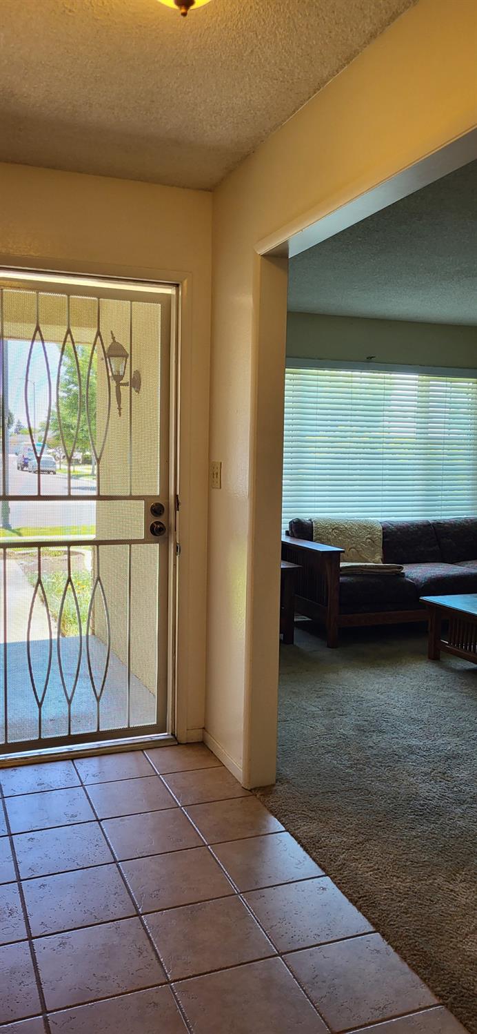 2638 E Warner, Fresno, CA 937