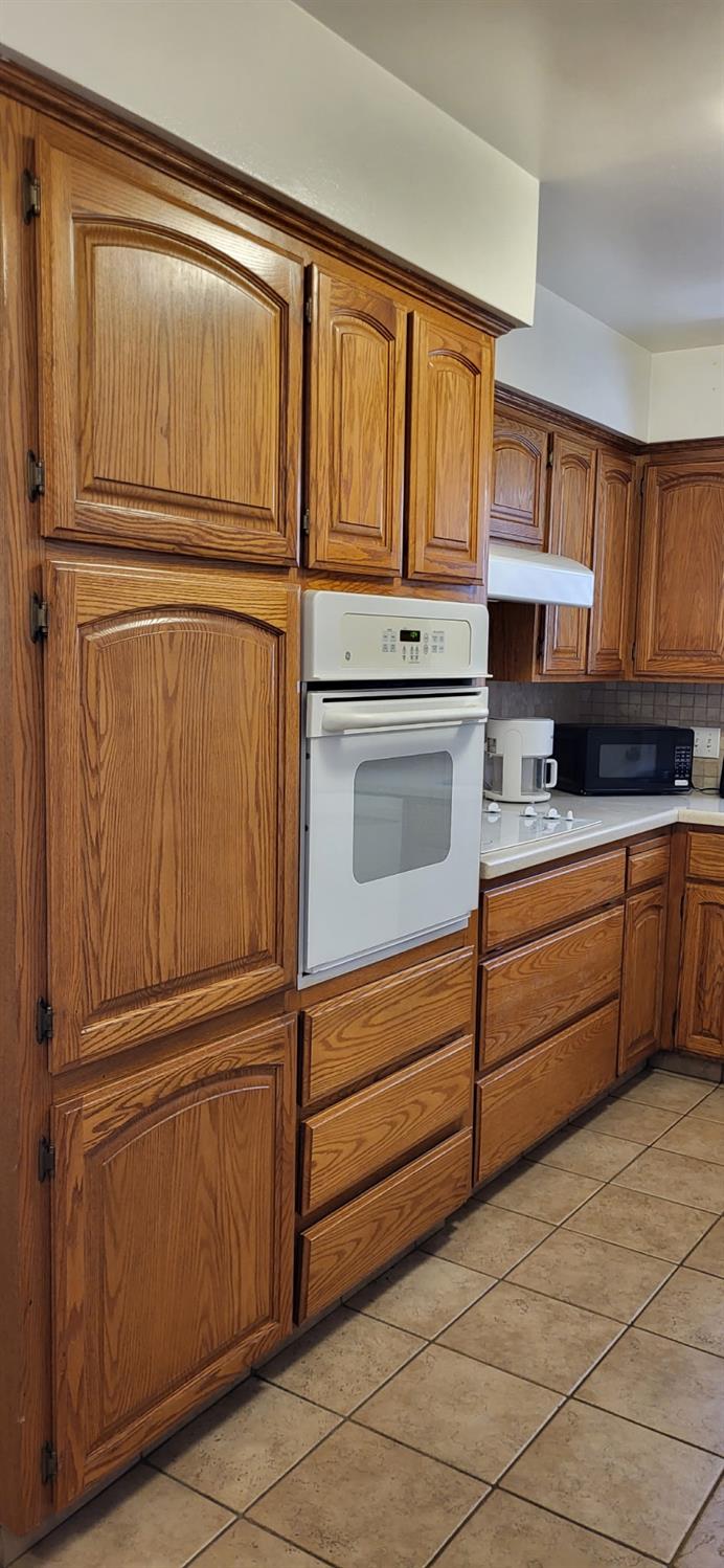 2638 E Warner, Fresno, CA 937