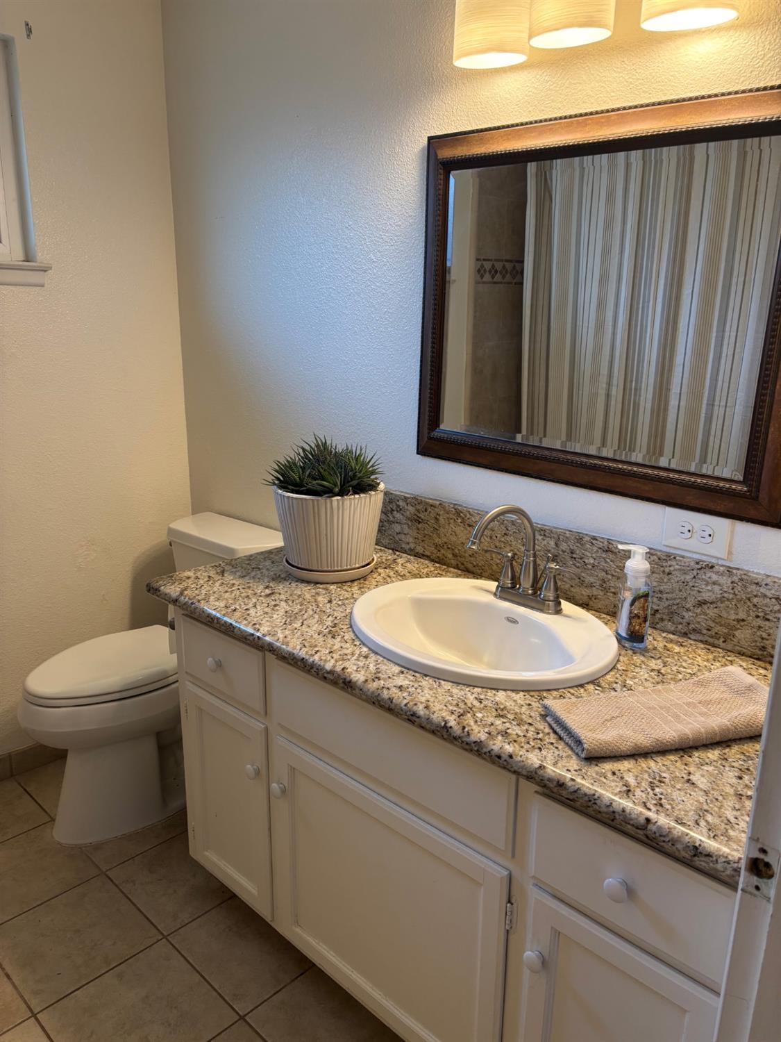 2638 E Warner, Fresno, CA 937