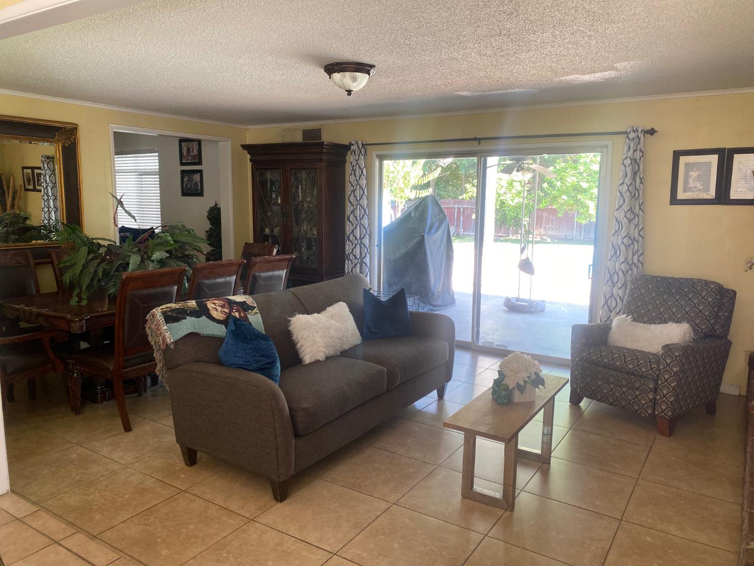 1294 E Portals, Fresno, CA 93710