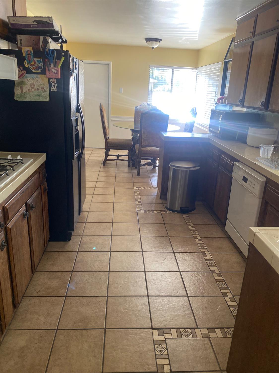 1294 E Portals, Fresno, CA 93710