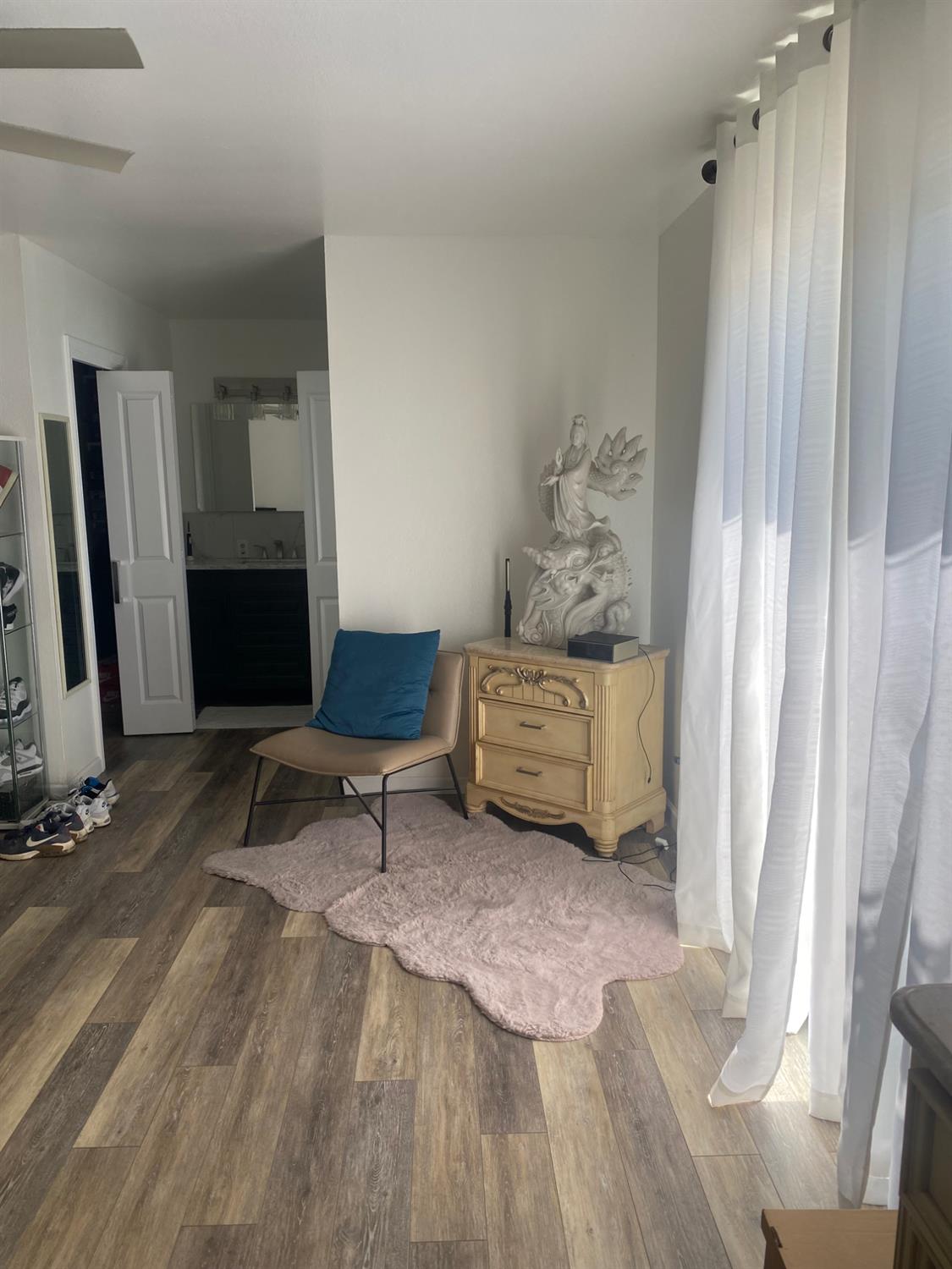 1294 E Portals, Fresno, CA 93710