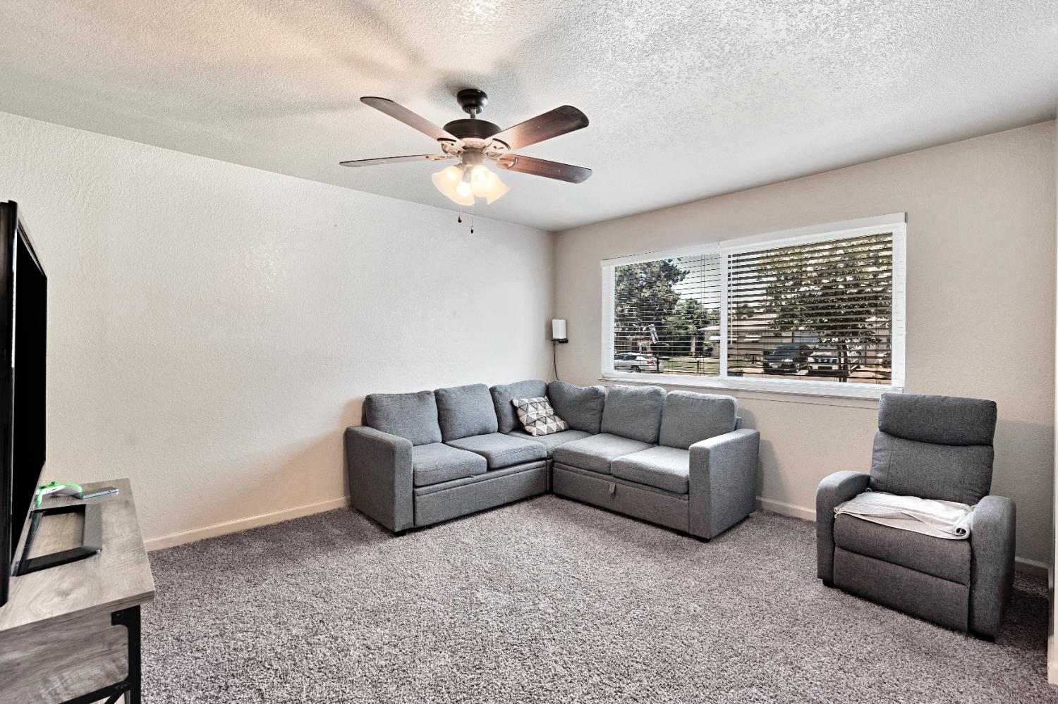 4259 N Charles Ave, Fresno, CA 93722