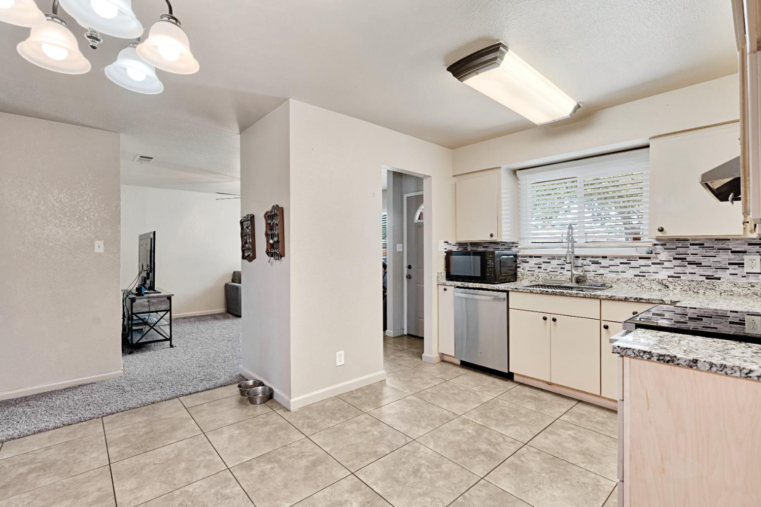 4259 N Charles Ave, Fresno, CA 93722