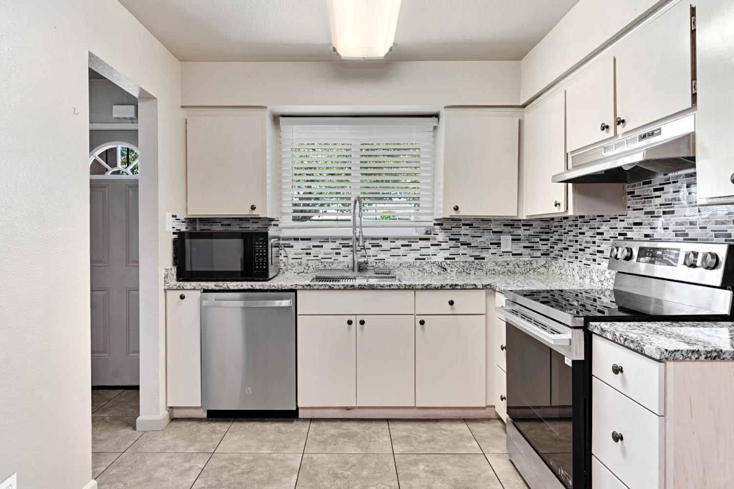 4259 N Charles Ave, Fresno, CA 93722