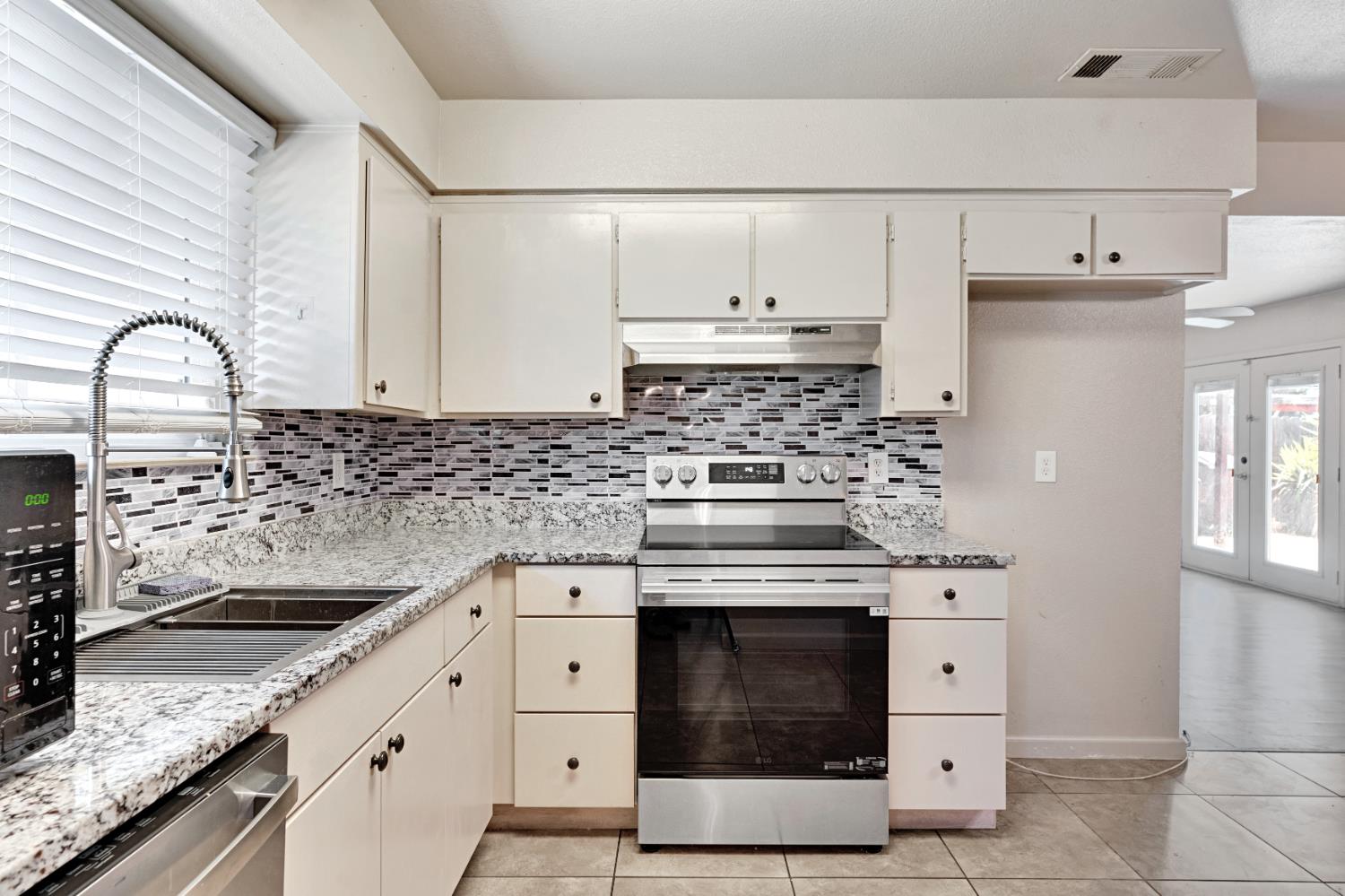 4259 N Charles Ave, Fresno, CA 93722