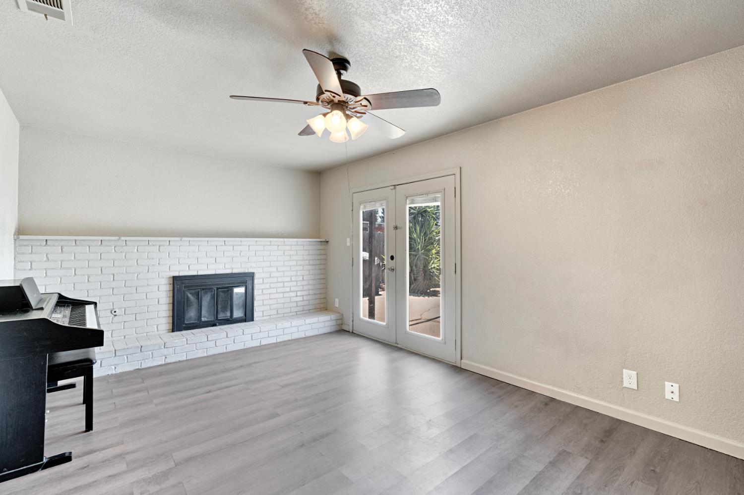 4259 N Charles Ave, Fresno, CA 93722