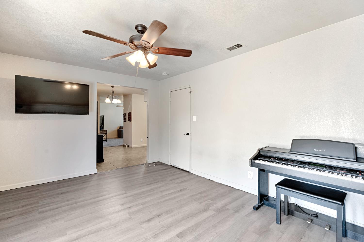 4259 N Charles Ave, Fresno, CA 93722