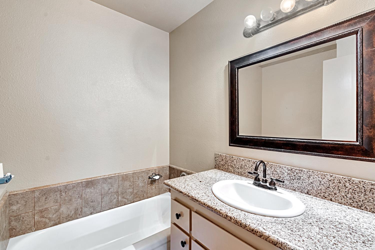 4259 N Charles Ave, Fresno, CA 93722