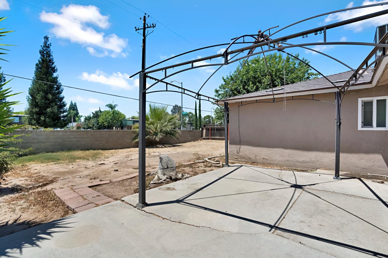 4259 N Charles Ave, Fresno, CA 93722
