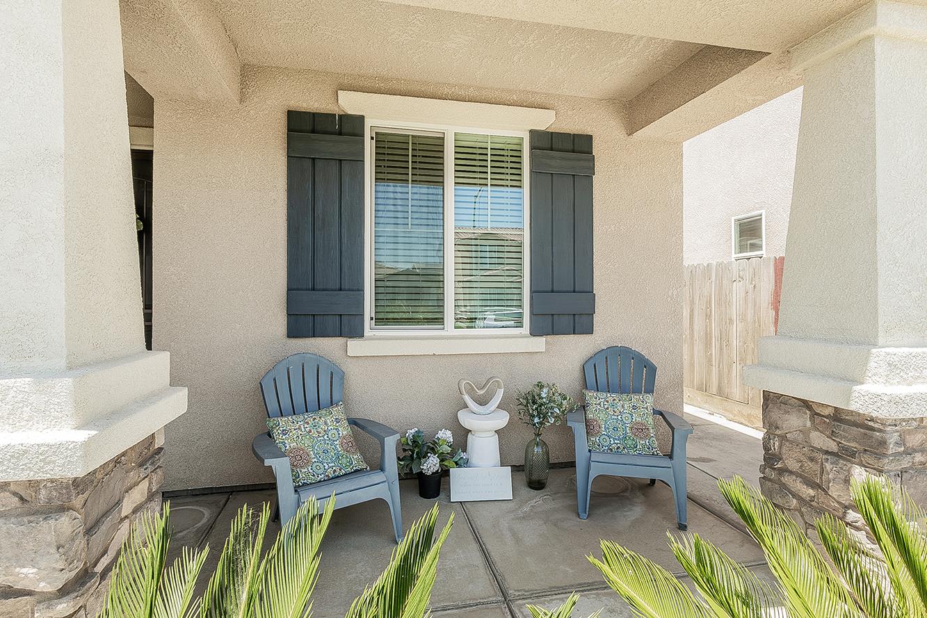 1197 S Apricot Ave, Fresno, CA 93727