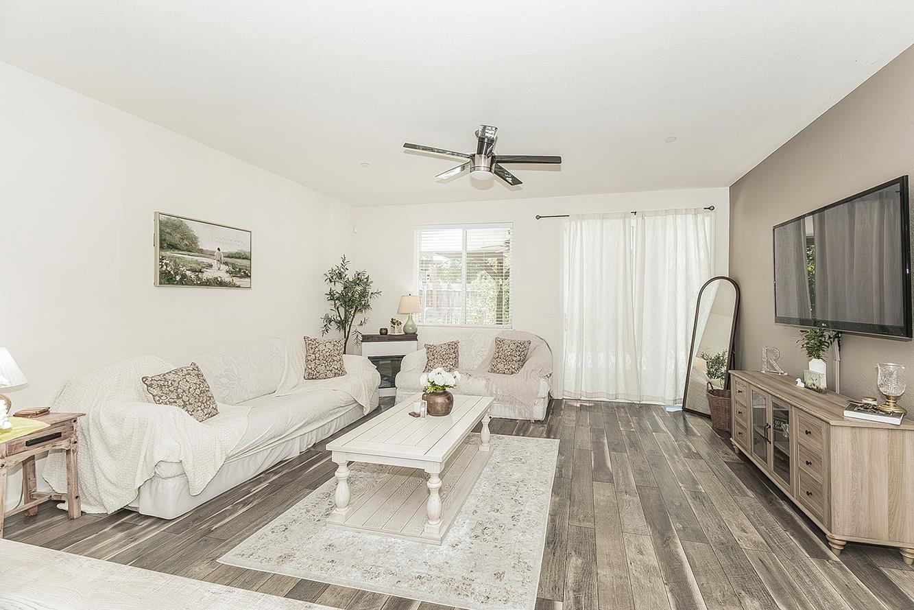1197 S Apricot Ave, Fresno, CA 93727