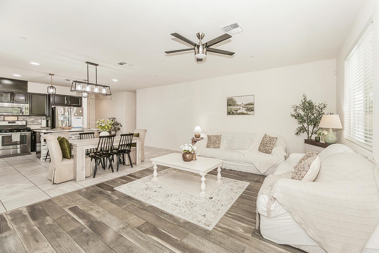 1197 S Apricot Ave, Fresno, CA 93727