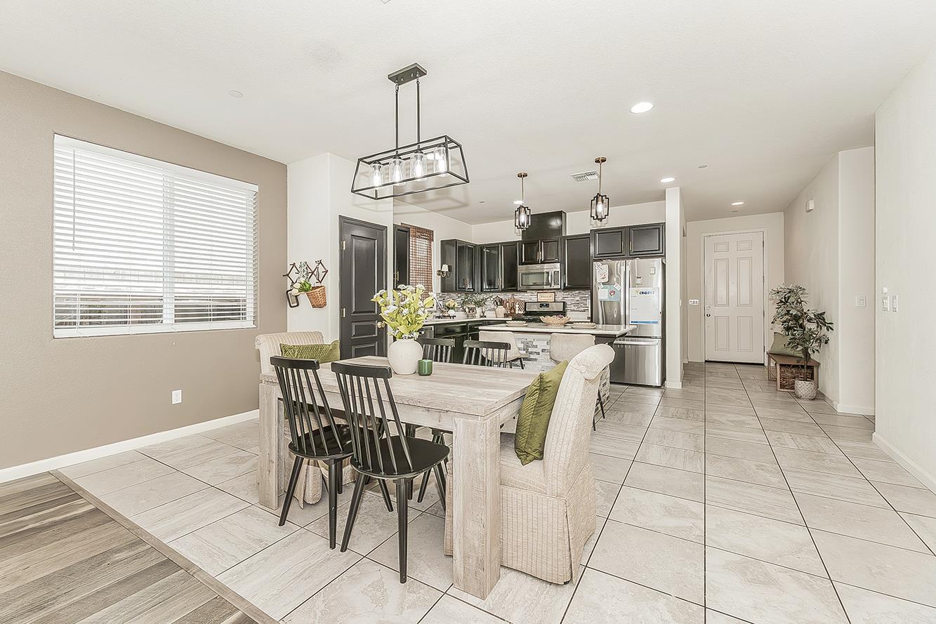1197 S Apricot Ave, Fresno, CA 93727