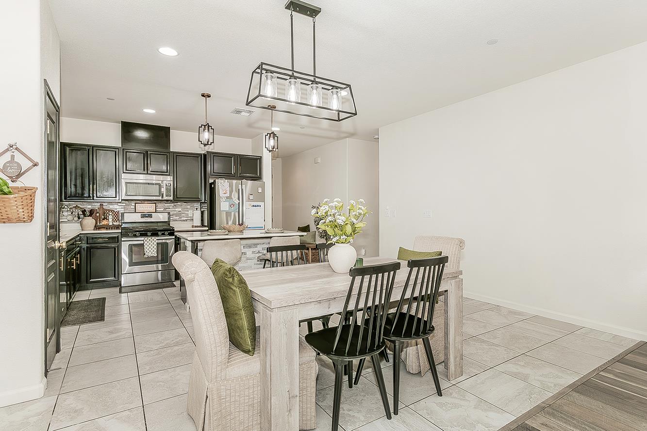 1197 S Apricot Ave, Fresno, CA 93727