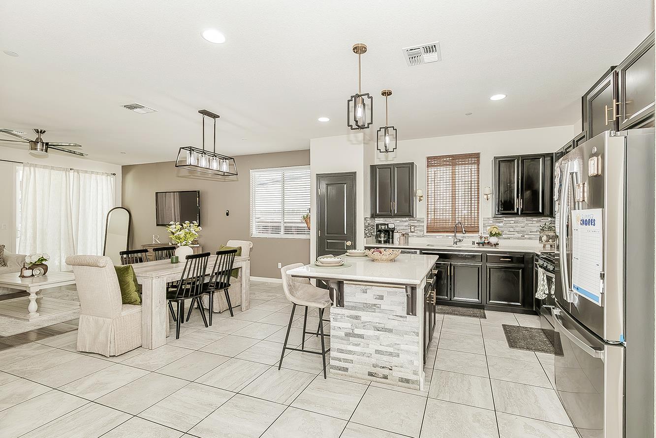 1197 S Apricot Ave, Fresno, CA 93727