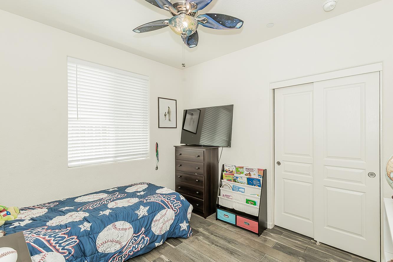 1197 S Apricot Ave, Fresno, CA 93727