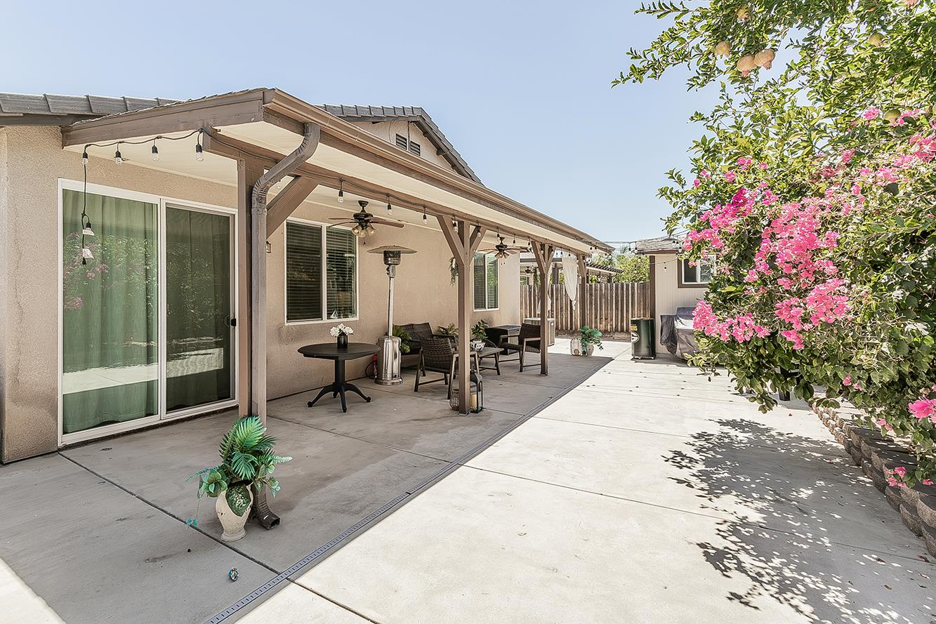 1197 S Apricot Ave, Fresno, CA 93727